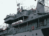 Большой десантный корабль "Ямал" у Минной стенки в Севастополе, 2008 год