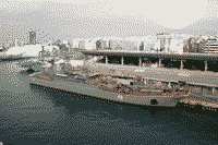 Большой десантный корабль "Ямал" в Пирее, Греция, 27 октября 2008 года 08:14