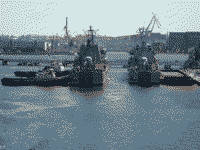 Большие десантные корабли "Ямал" и "Константин Ольшанский" в Николаеве, 4 мая 2010 года
