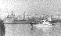 Большой десантный корабль "Иван Рогов" во Владивостоке, 1995 год