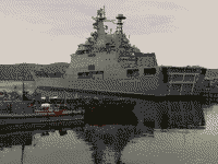 Большой десантный корабль "Митрофан Москаленко" у причала Североморска, 22 июля 2005 года 12:53