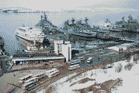Большой десантный корабль "Митрофан Москаленко" и другие корабли Северного флота в Североморске, 1990-е годы