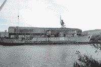 Морской тральщик пр. 266М "Снайпер" в Инкермане на утилизации, январь 2006 года