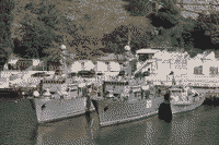 Морские тральщики пр. 266М "Иван Голубец", "Вице-адмирал Жуков" и рейдовый тральщик "РТ-46" в Севастополе, 14 сентября 2006 года 14:52