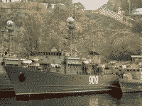Морской тральщик пр. 266М "Вице-адмирал Жуков" и рейдовый тральщик "РТ-46" в Южной бухте Севастополя, 26 октября 2006 года 09:41