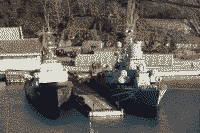 Украинский спасательный буксир "Изяслав" и малый ракетный корабль "Штиль" в Южной бухте Севастополя, 28 января 2008 года 14:37
