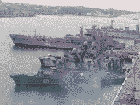 МПК "Суздалец", РКВП "Самум", МРК "Штиль" и корабли ВМСУ у стенки в Севастополе, 1 марта 2007 года 13:28