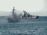 РКА "Р-239" пр. 12411 и РКВП "Самум" пр. 1239 у входа в Севастопольскую бухту, 6 октября 2006 года 17:04
