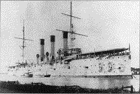 Крейсер Аврора, перекрашенный в белый цвет, незадолго до ухода из Манилы, сентябрь 1905 года