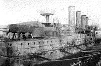 Броненосный крейсер "Баян" в доке после получения минной пробоины, 14 июля 1904 года