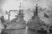 Учебный крейсер проекта 68-К "Комсомолец" и крейсер пр. 68-бис "Октябрьская Революция" в Балтийске, конец 1970-х годов