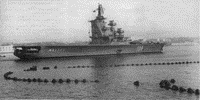Противолодочный крейсер "Москва" проходит боны Северной бухты Севастополя, начало 1990х годов