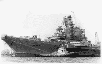 Тяжелый авианесущий крейсер "Киев" выводится на заводские испытания, Николаев 17 апреля 1975 года