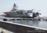 Тяжелый авианесущий крейсер "Минск" в составе аттракциона Minsk World в китайском порту Шэньчжэнь, 12 декабря 2004 года 11:53