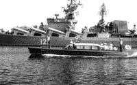 Адмирал В.П. Комоедов провожает РКР "Москва" в Средиземное море, 19 августа 2001 год