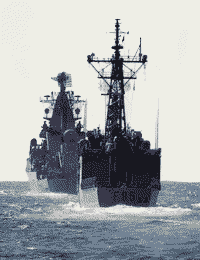 Ракетный крейсер "Москва" и испанский фрегат "Наварра" в Ионическом море, 14 февраля 2006 года 10:00