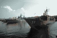 Ракетный крейсер "Слава" и американский фрегат "Кауффман" в Севастополе, 4 августа 1989 года
