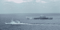Американский эсминец "Дейо" и ТАКР "Адмирал Кузнецов" в Средиземном море, 10 декабря 1991 года