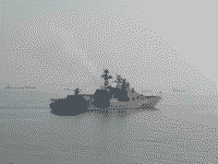 Большой противолодочный корабль "Адмирал Трибуц" в Инчхоне, Южная Корея, 10 февраля 2004 года