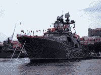 Большой противолодочный корабль "Маршал Шапошников" во Владивостоке весна 2005 года