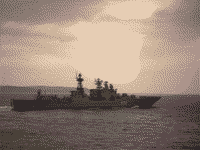 Большой противолодочный корабль "Адмирал Виноградов" на выходе из залива Стрелок, 1998 год