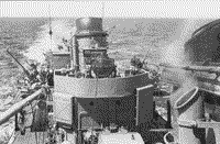 Средняя часть эсминца "Огневой" с зенитными орудиями 70К калибра 37 мм