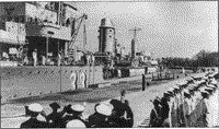 Эскадренный миноносец "Фридрих Ин" у причала в Свинемюнде во время посещения корабля контр-адмиралом Лютьенсом, май 1938 года
