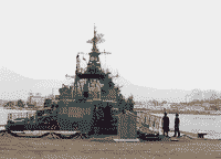 Сторожевой корабль "Пытливый" у Минной стенки в Севастополе, 12 февраля 2007 года 14:33