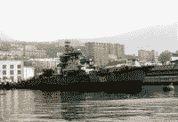 Сторожевой корабль "Ревностный" в отстое у стенки Дальзавода, 22 апреля 2000 года
