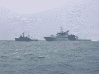 Пограничный сторожевой корабль пр 745П "Урал" и норвежский корабль береговой охраны "Тромсё", начало 2000-х годов