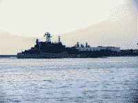 БДК "Цезарь Куников" проекта 775 входит в Севастопольскую бухту, 27 августа 2004 года 19:02