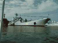 Большой десантный корабль "Константин Ольшанский" в Севастопольской бухте, 28 июня 2006 года