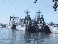 Большие десантные корабли "Минск" и "Александр Шабалин" в Балтийске, 25 сентября 2007 года 13:06