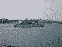 Большой десантный корабль "Ямал" на параде в Севастополе, 25 июля 2004 года 10:59