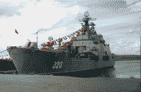 Большой десантный корабль "Митрофан Москаленко" в Североморске, 1990-е годы