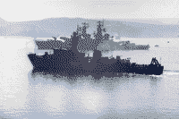 Морской тральщик пр. 266М "Вице-адмирал Жуков" и ракетный крейсер пр. 58 "Адмирал Головко"